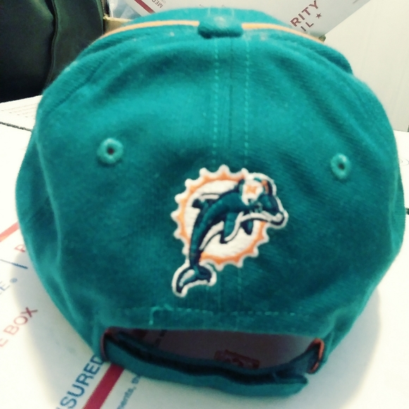 π MIAMI DOLPHINS OFFICIAL TEAM SHOES & CAP,LIKEπNEW!,Size 11.π - Picture 3 of 16